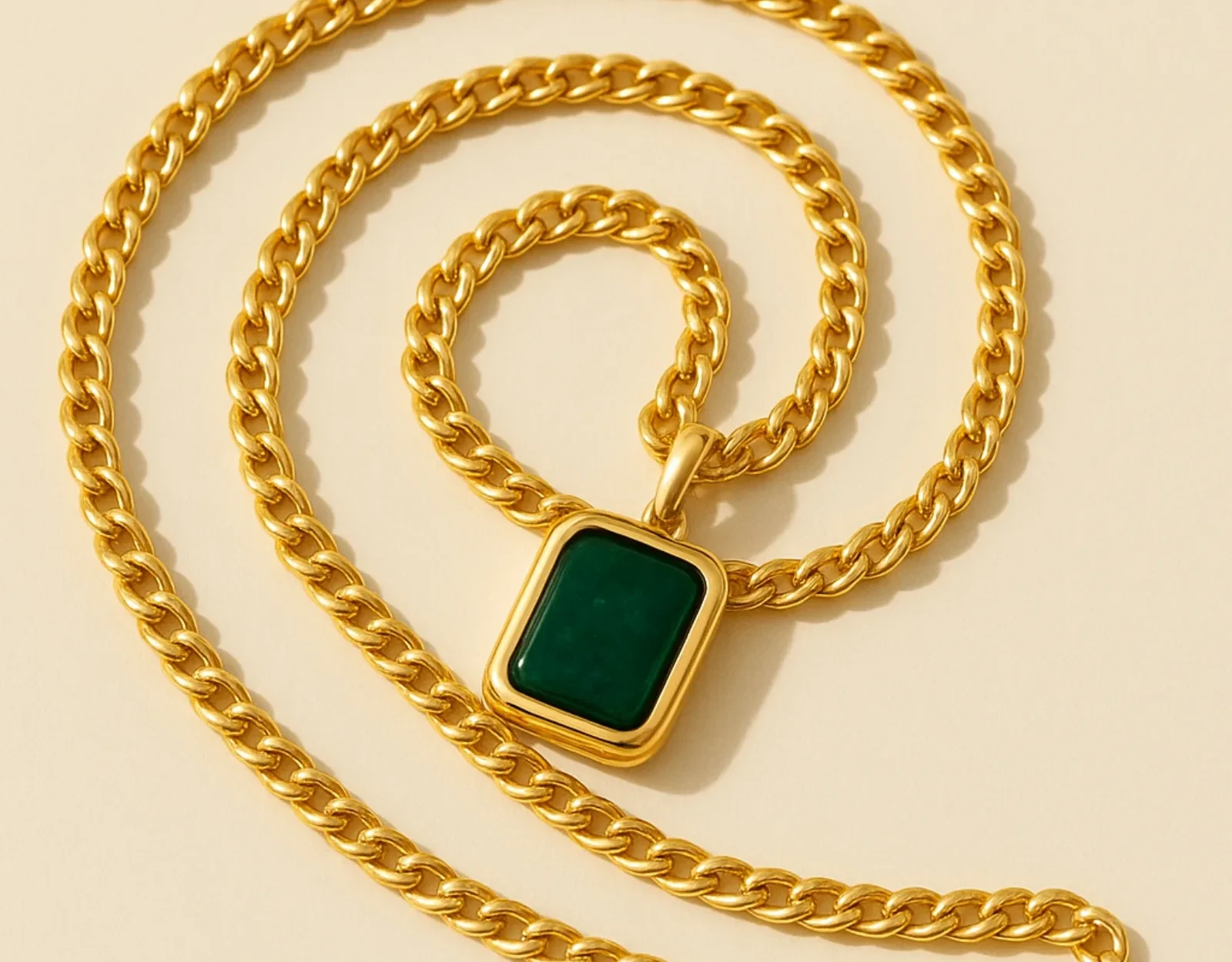 Collana Memoria con pendente e pietra verde